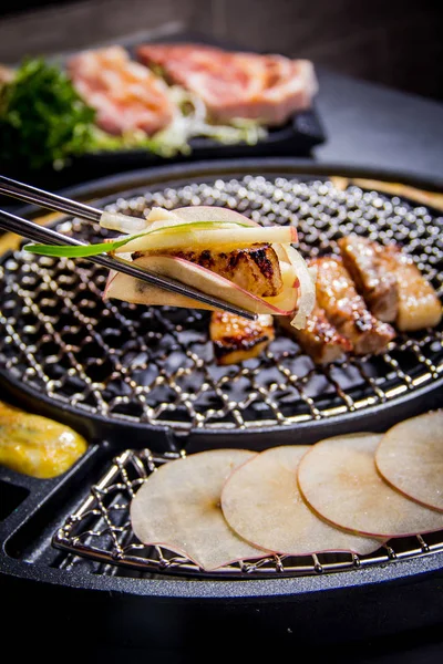 Una sesión de cocina utiliza la iluminación de carne — Foto de Stock