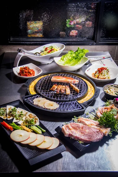 Una sesión de cocina utiliza la iluminación de carne — Foto de Stock