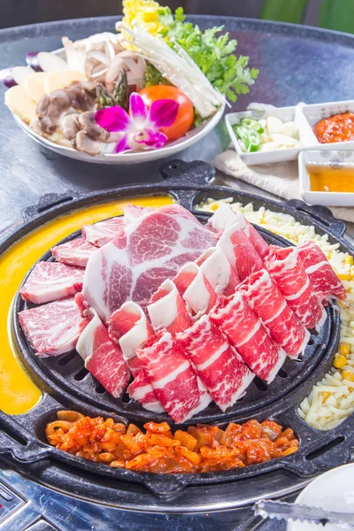 Uma cozinha atirar carne usada iluminação — Fotografia de Stock