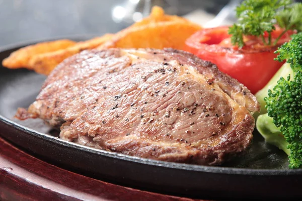 Una sesión de cocina utiliza la iluminación de carne — Foto de Stock