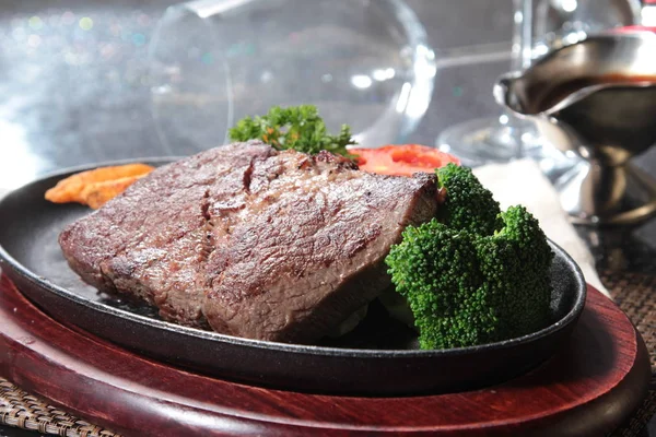 Una sesión de cocina utiliza la iluminación de carne — Foto de Stock