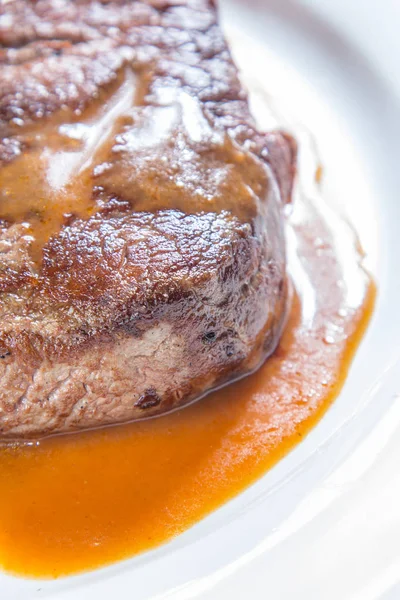 Uma cozinha atirar carne usada iluminação — Fotografia de Stock