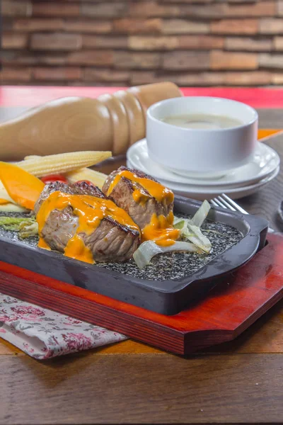 Sushi roll met mantel en Tomago — Stockfoto © Roxiller #88797724 Sushi roll met mantel en Tomago — Stockfoto © Roxiller #88797724