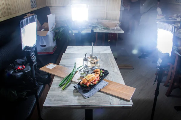 Un servizio di cucina usato illuminazione carne — Foto Stock