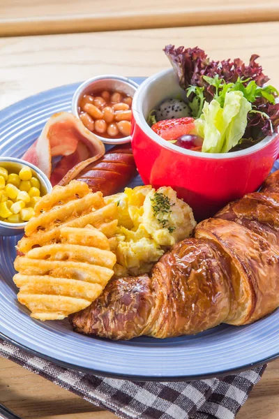 Uma cozinha atirar carne usada iluminação — Fotografia de Stock