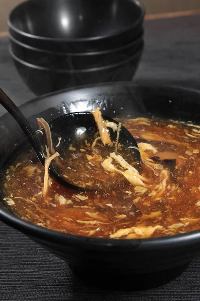 Uma cozinha atirar carne usada iluminação — Fotografia de Stock