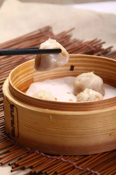 Closeup Steamed Dumplings Bamboo Steamer Dim Sum — 스톡 사진