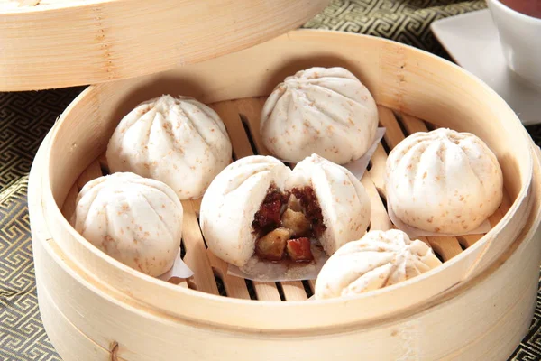 Closeup Steamed Buns Bamboo Steamer Dim Sum — Foto de Stock