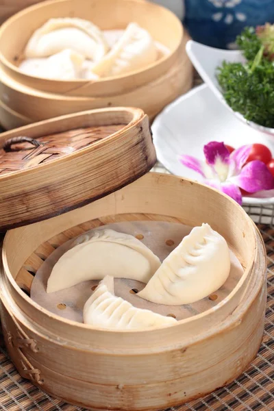Closeup Steamed Buns Bamboo Steamer Dim Sum — Stockfoto