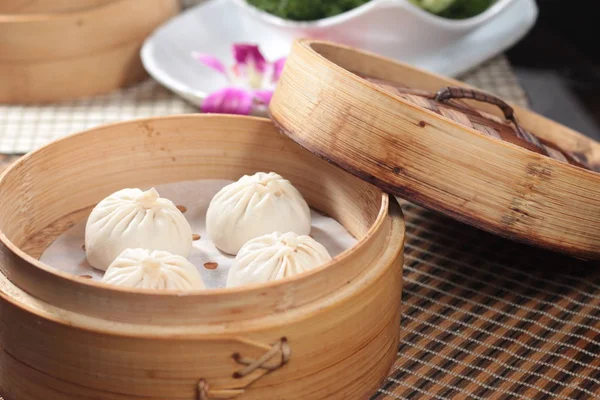 Closeup Steamed Buns Bamboo Steamer Dim Sum — Fotografia de Stock