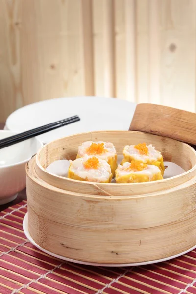 Closeup Steamed Dumplings Bamboo Steamer Dim Sum — Stock Photo, Image