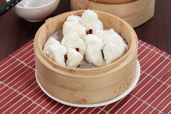 Closeup Steamed Dumplings Bamboo Steamer Dim Sum — Foto de Stock