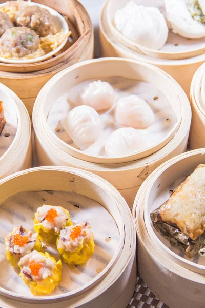 Closeup Dim Sum Bamboo Steamer — Stockfoto