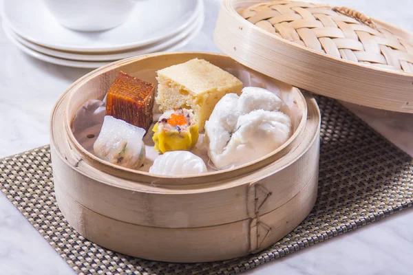 Closeup Dim Sum Bamboo Steamer — Stockfoto