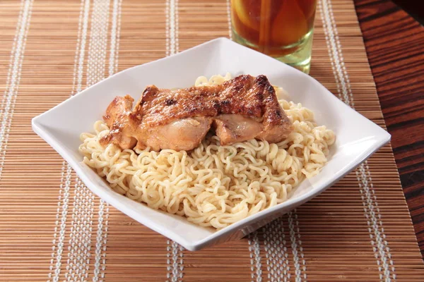 Close Noodles Dish Chicken Meat — 스톡 사진