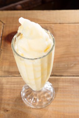 Buzlu meyve püresi. 