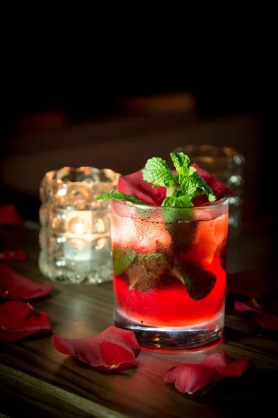 Red Cocktail Ice Mint Black Background — Stock Photo, Image