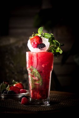 Masada böğürtlenli kokteyl 