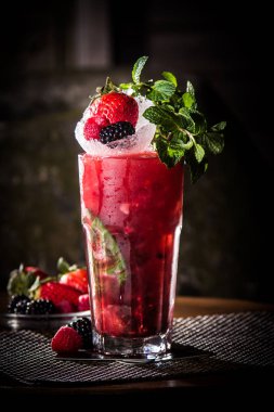 Masada böğürtlenli kokteyl 