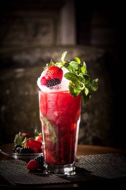 Masada böğürtlenli kokteyl 