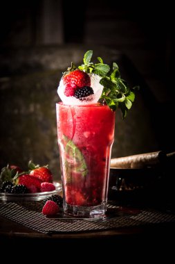 Masada böğürtlenli kokteyl 