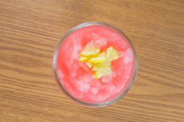 Buzlu meyve püresi. 