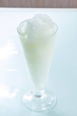 Buzlu meyve püresi. 