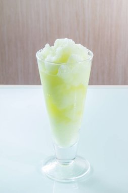 Buzlu meyve püresi. 