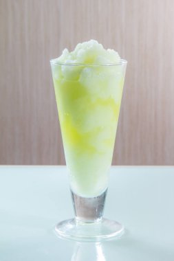 Buzlu meyve püresi. 