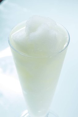 Buzlu meyve püresi. 