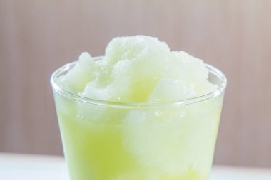 Buzlu meyve püresi. 