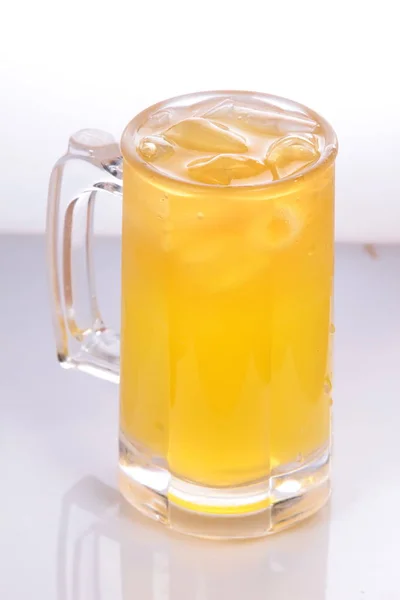 Glas Lemonad Med Isbitar Vit Bakgrund — Stockfoto