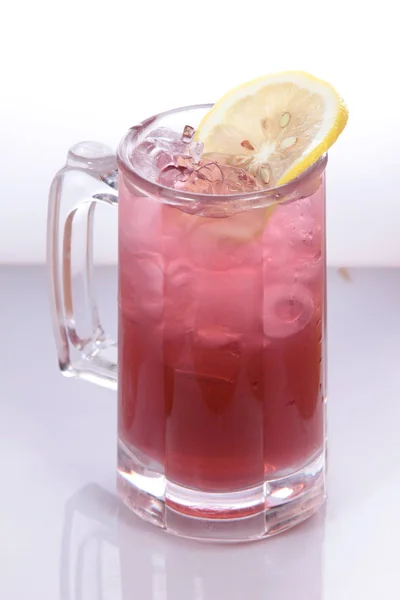 Vidro Limonada Rosa Fria Com Cubos Gelo — Fotografia de Stock