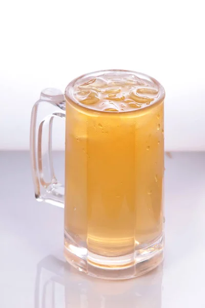 Copo Limonada Com Cubos Gelo Sobre Fundo Branco — Fotografia de Stock