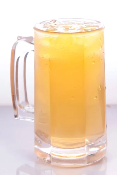 Glas Lemonad Med Isbitar Vit Bakgrund — Stockfoto