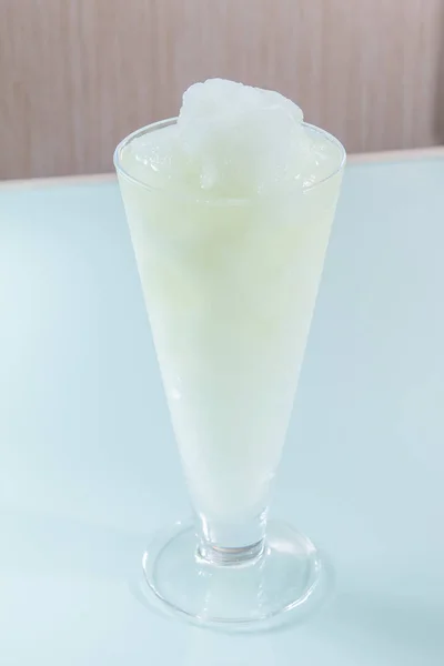 Iced Fruit Smoothie Glass — 图库照片