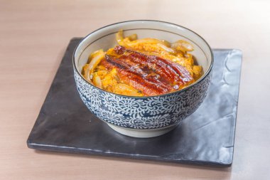 Yılanbalığı mutfağının bir fotoğrafı.