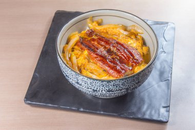 Yılanbalığı mutfağının bir fotoğrafı.