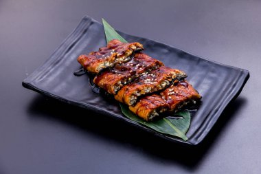 Yılanbalığı mutfağının bir fotoğrafı.