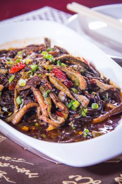 Yılanbalığı mutfağının bir fotoğrafı.