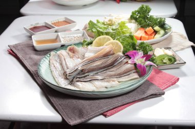 Yılanbalığı mutfağının bir fotoğrafı.