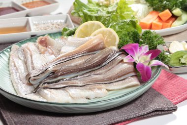 Yılanbalığı mutfağının bir fotoğrafı.