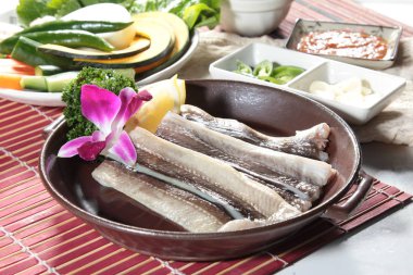 Yılanbalığı mutfağının bir fotoğrafı.