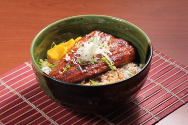 Yılanbalığı mutfağının bir fotoğrafı.