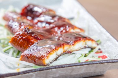 Yılanbalığı mutfağının bir fotoğrafı.