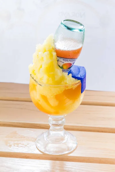 Glass White Wine Ice Cream Fruits — Fotografia de Stock