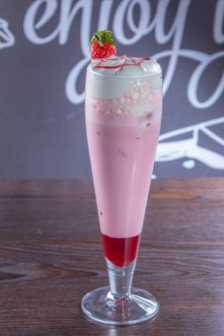 Buzlu meyve püresi. 