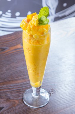 Buzlu meyve püresi. 