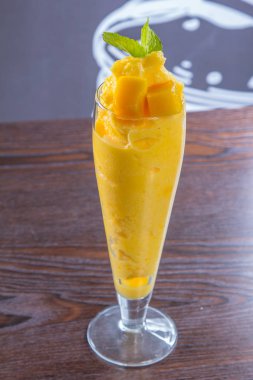 Buzlu meyve püresi. 