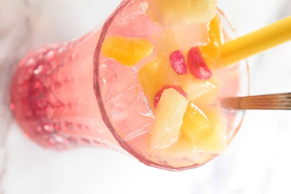 Fruitcocktail Met Ijs Tafel — Stockfoto